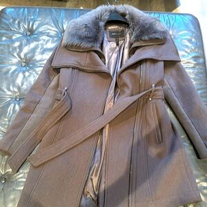 Women BCBG zip up belted dress coat with removable fur collar .